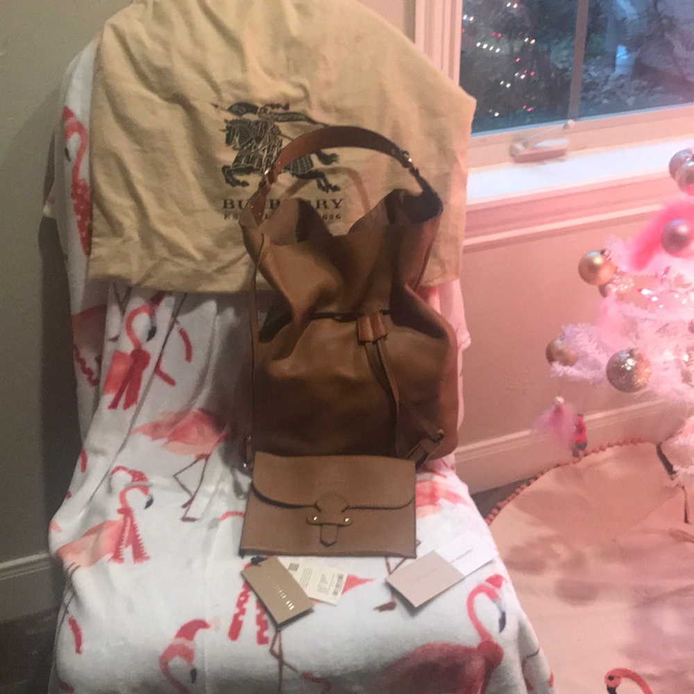 BURBERRY GRAINY LEATHER LARGE ASHBY HOBO & POUCH